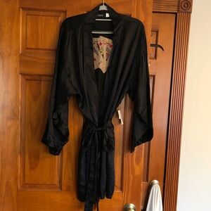 NWT Frederick's of Hollywood Black Kimono Silk Robe